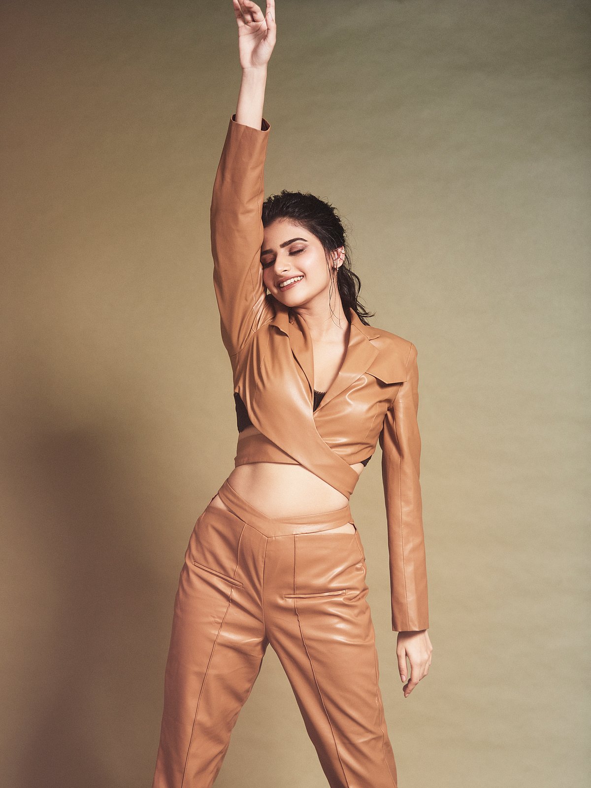 Star kids too have to face challenges, says Bhagyashree's daughter