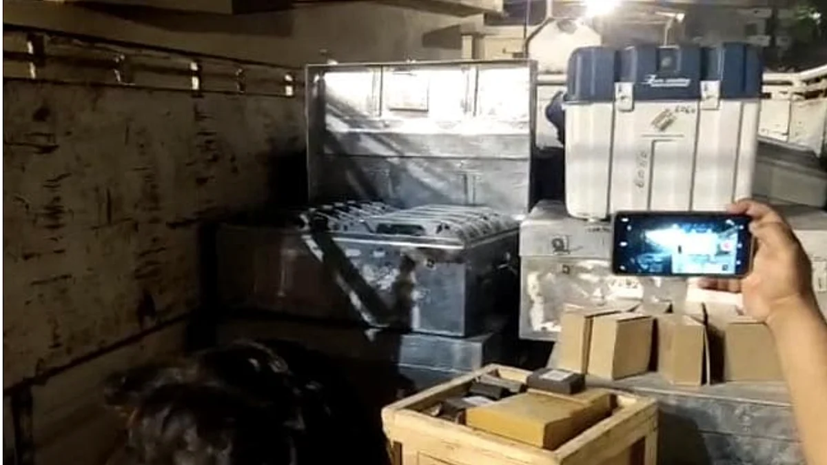 Truck carrying EVMs intercepted, BJP trying to steal votes in UP: Akhilesh Yadav