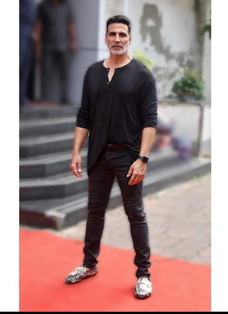 'Bachchhan Paandey' aka Akshay Kumar releases 'kidnaped' influencers as they gave him 1.5 billion views!