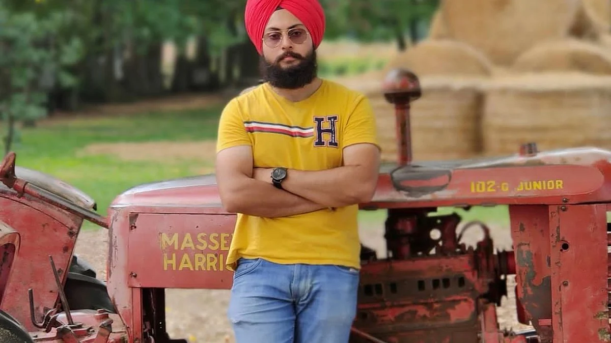 Jonita Gandhi's punjabi music video 'Mera Jee Karda' director Diljot Garcha heaps praises on her