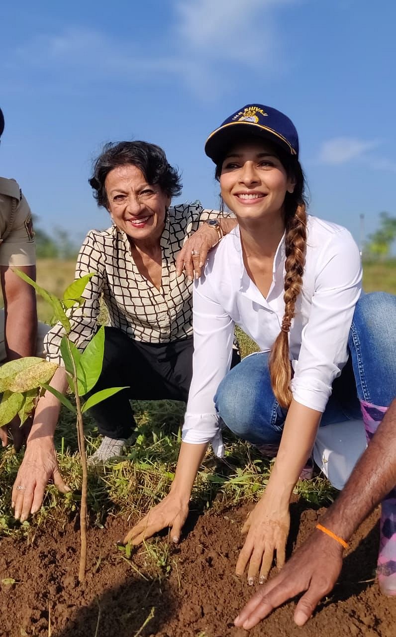 World Earth Day: Tanishaa Mukerji plays her part in enriching the planet through her NGO 'Stamp'