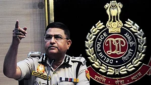 'Not discriminating with anyone', says Delhi Police chief over allegations of one-sided probe
