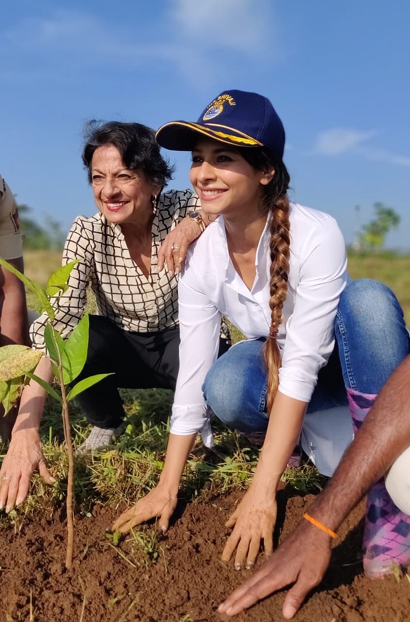 World Earth Day: Tanishaa Mukerji plays her part in enriching the planet through her NGO 'Stamp'