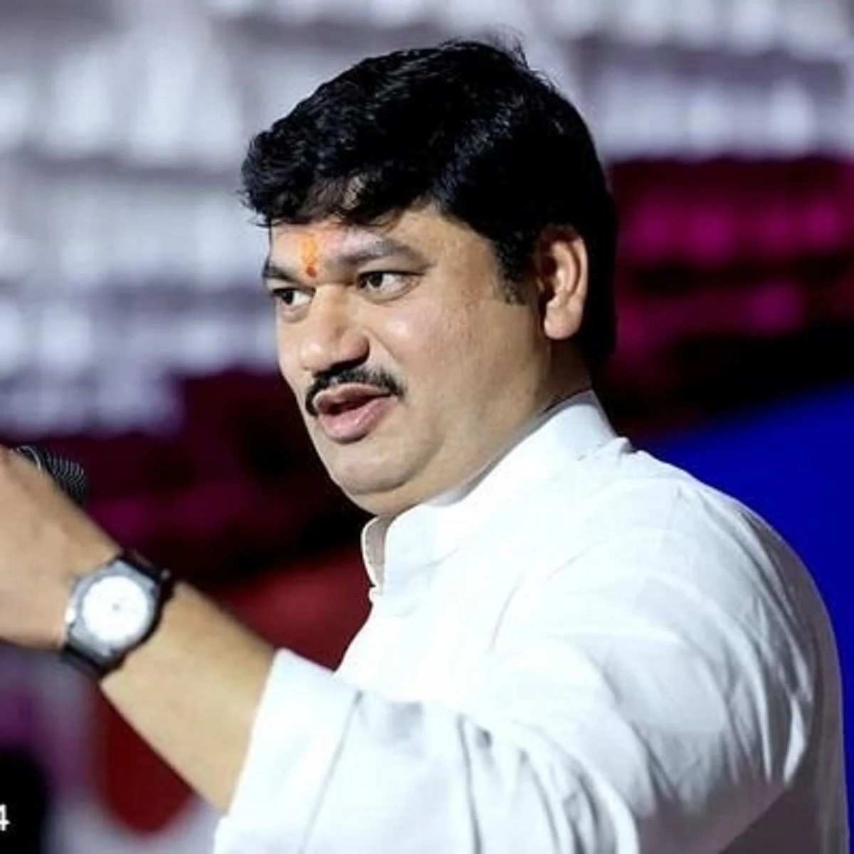 Maha Minister Dhananjay Munde faints, now stable