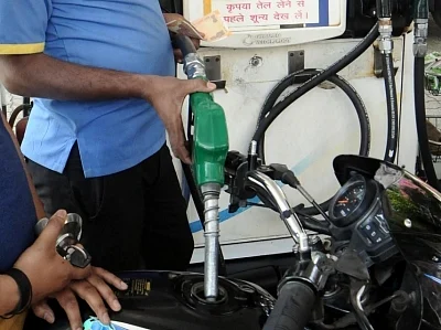 Modi govt’s neoliberal policies, apathy for poor squarely to blame for unabating rise in fuel prices 