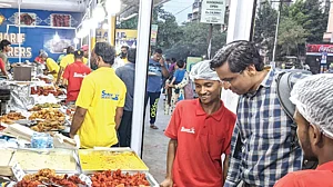 Maharashtra: Flocking for food to Kondhe