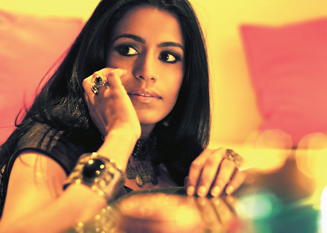 Falguni Shah- Singing of a diverse, colourful world