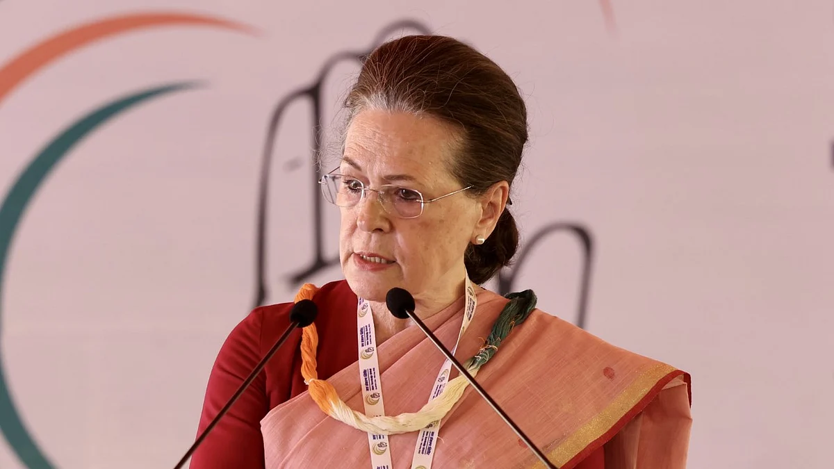 Sonia Gandhi urges senior party leaders to revive party; slams govt over price rise, intimidating minorities