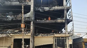 Illegal structures, scant regard for fire safety norms led to loss of lives in fires in Delhi