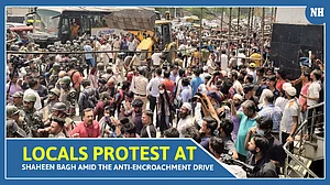 Locals protest at Shaheen Bagh amid the anti-encroachment drive