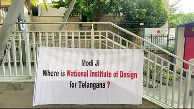 TRS banners with 17 questions greet Modi in Hyderabad