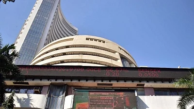 Equities plunge in early trade on weak global cues, Sensex declines over 1K pts