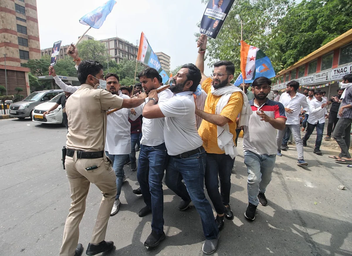 Congress protest at Delhi's Rajiv Chowk over Rahul's ED grilling and Agnipath Scheme