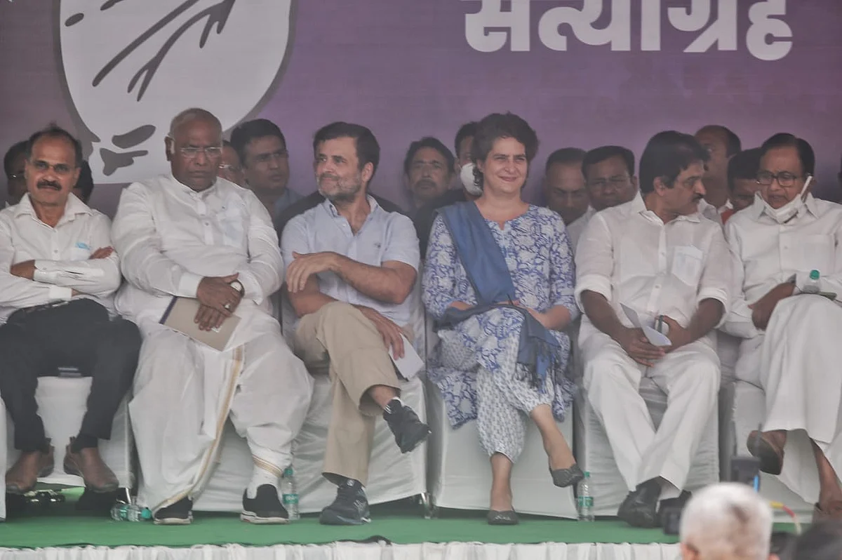 Congress MPs, MLAs from across country gather at party hqs to show support for Rahul Gandhi