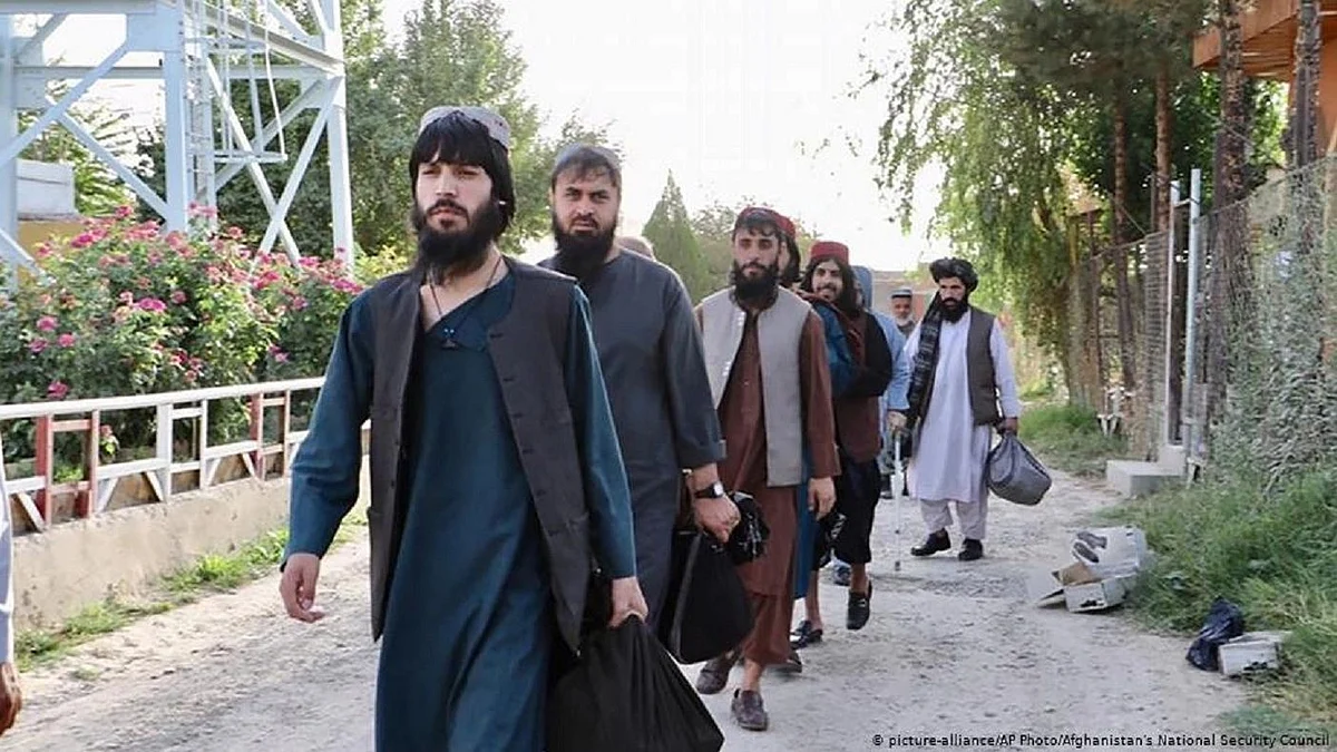 Afghan team sent to Doha as more Taliban freed (DW Photo)