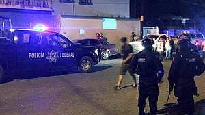 10 gunmen killed in shootout with Mexican police