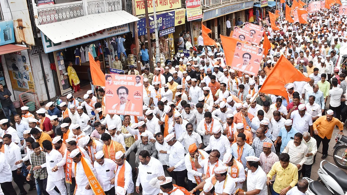 Members of Shiv Sena hold out a procession in Uddhav Thackeray's support