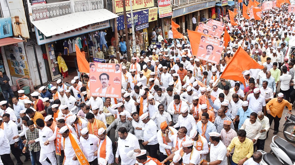 Members of Shiv Sena hold out a procession in Uddhav Thackeray's support