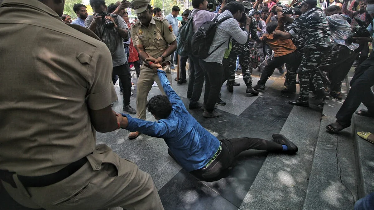Train stations, highways turn into battleground as youth fury over 'Agnipath' singes nation