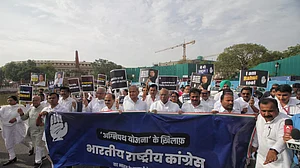 Congress leaders meet President Kovind, raise issue of 'mistreatment' of MPs by cops