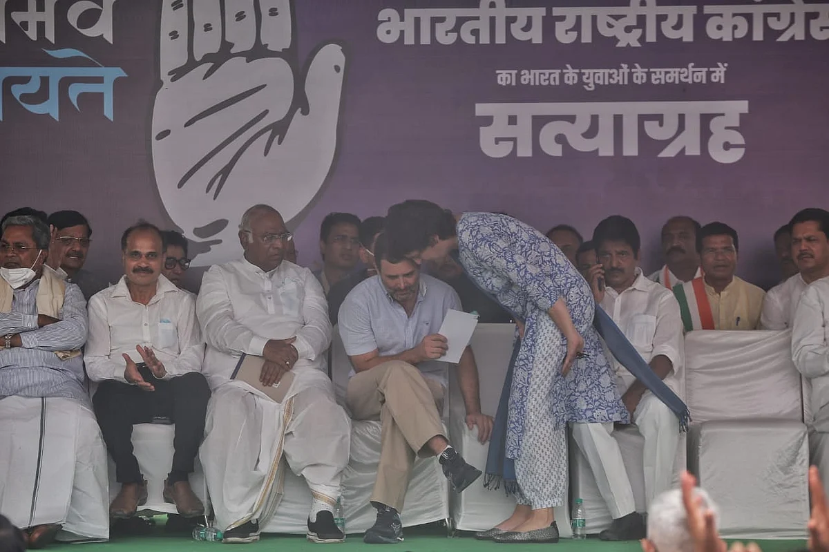Congress MPs, MLAs from across country gather at party hqs to show support for Rahul Gandhi