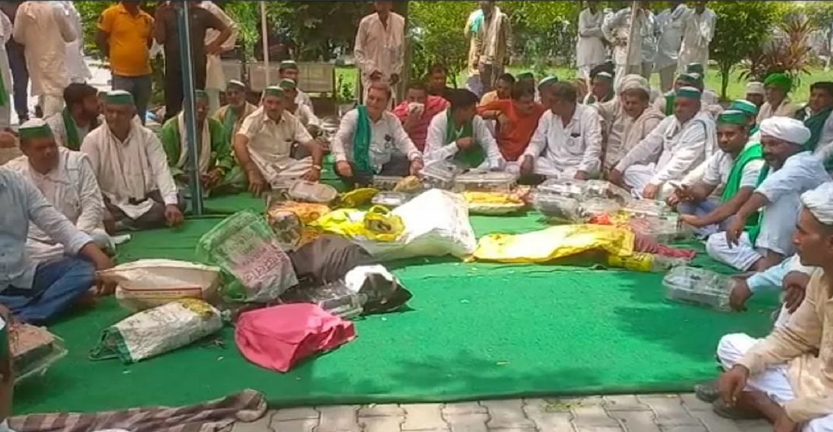 UP: Farmers stage protest against installation of electric meters on tubewells, say BJP has betrayed them