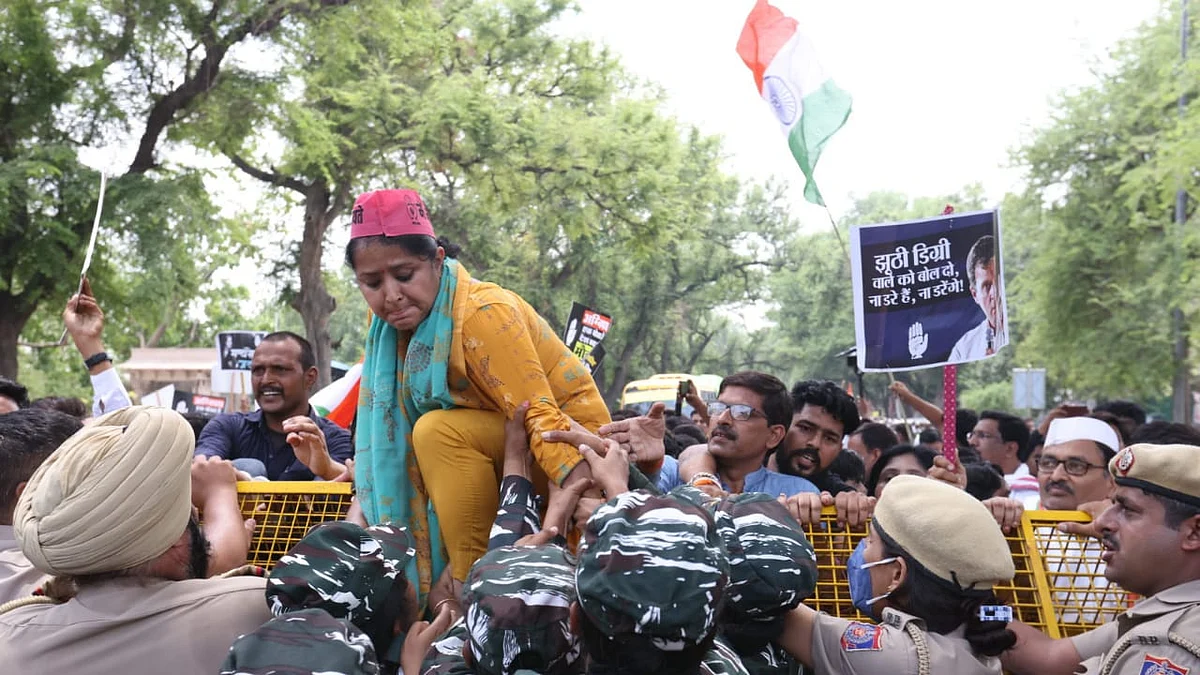 Congress leaders stage Satyagraha against Rahul's questioning, 'misuse' of central agencies