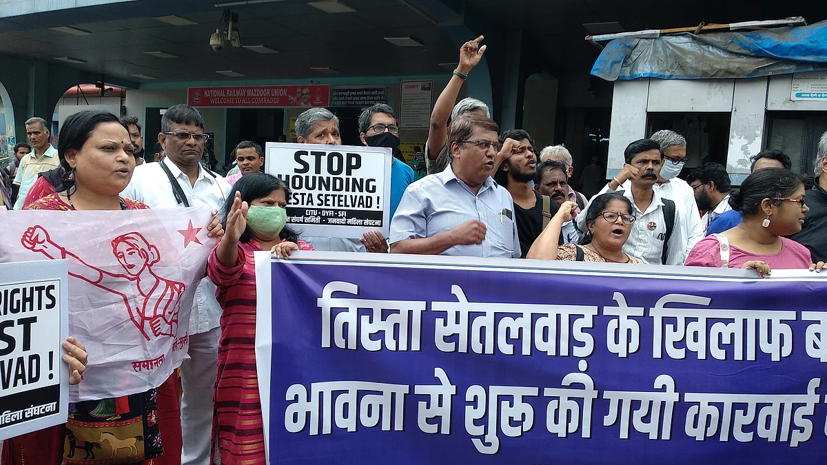 Mumbai activists demand immediate release of Teesta Setalvad, slam Modi govt’s ‘fascist approach’