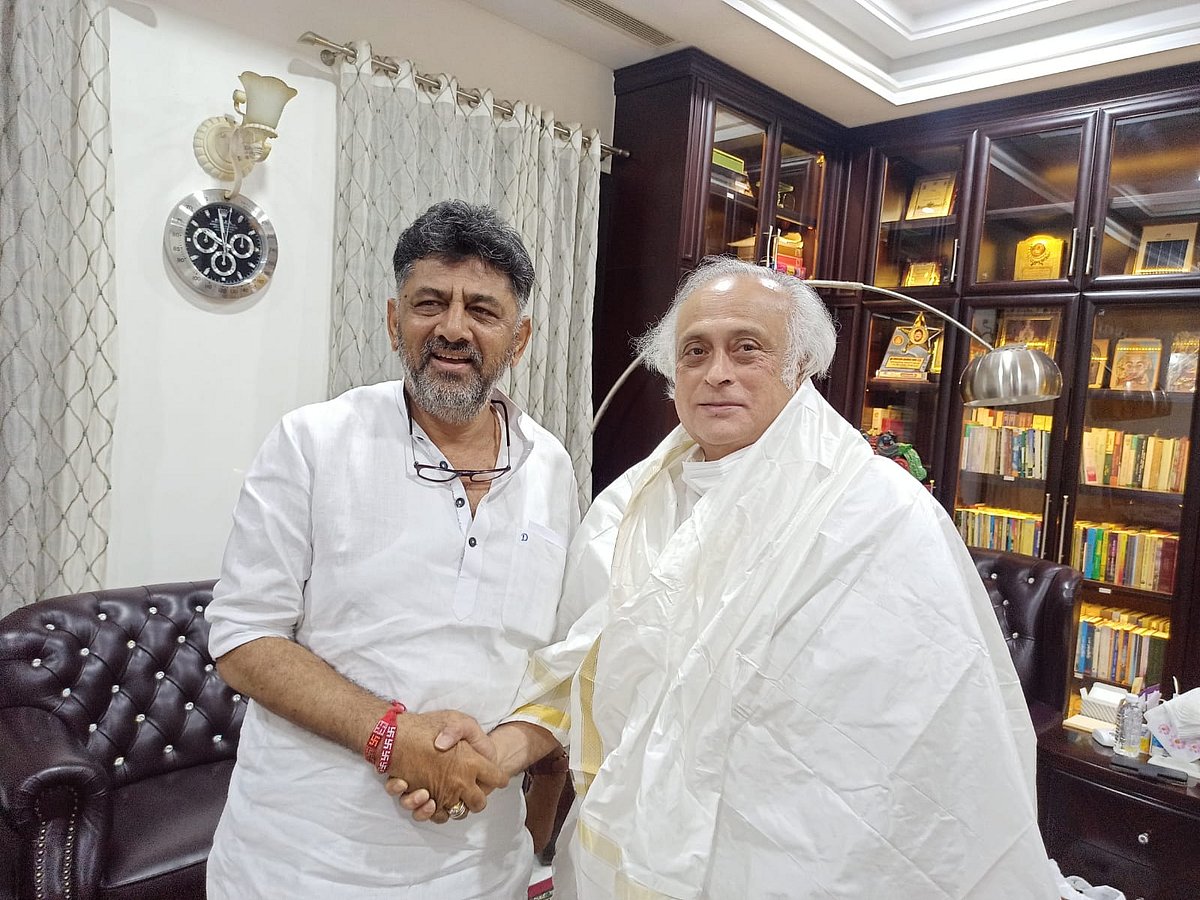 KPCC President D K Shivakumar greets  MP elect Jairam Ramesh