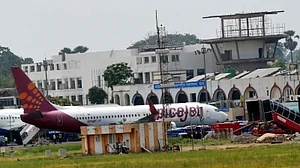 Pilots Monika Khanna, Baljeet Bhatia hailed as heroes in SpiceJet fire case