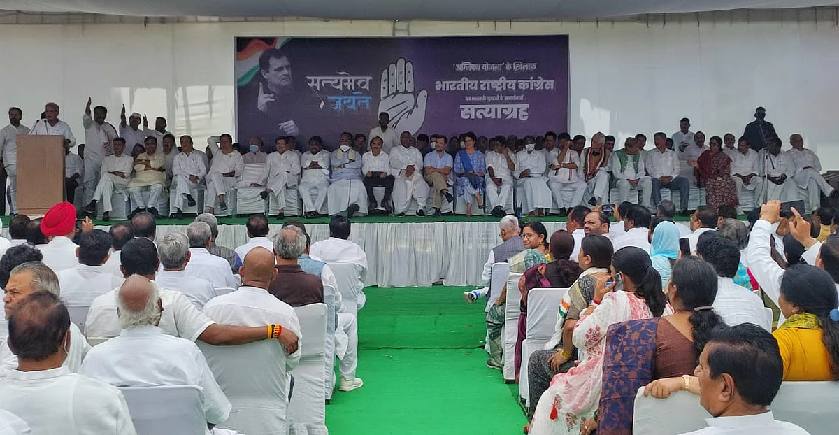 Congress MPs, MLAs from across country gather at party hqs to show support for Rahul Gandhi