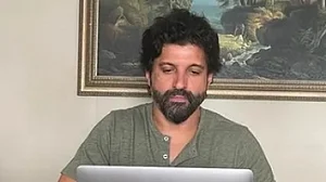 Farhan Akhtar back to scribble pad, starts working on new script