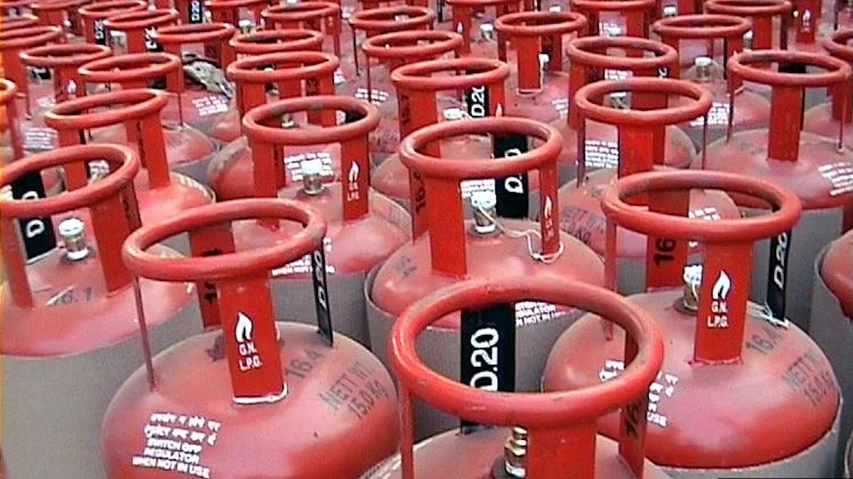 Maharashtra: Opposition slams gas price hike, terms it fallout of new 'ED govt'