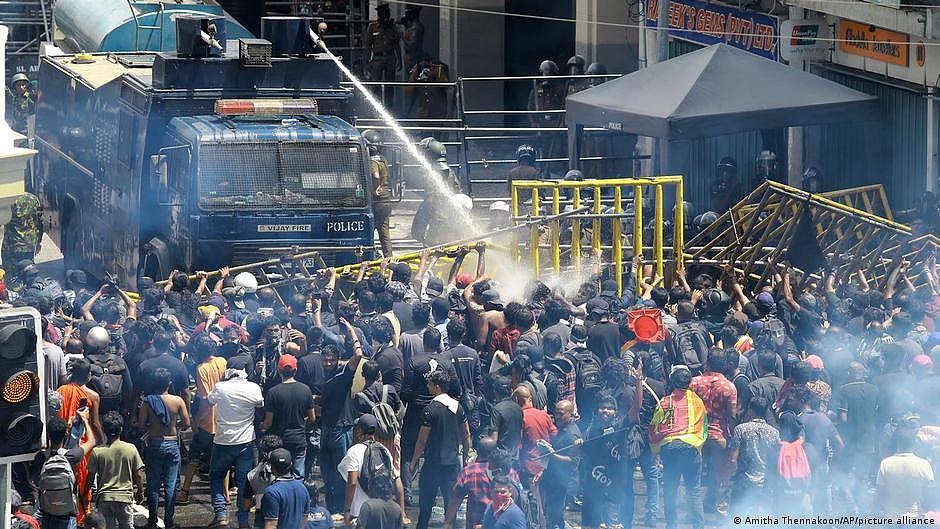Sri Lanka: Protesters storm president and PM residences (Representative photo. Courtesy: DW)