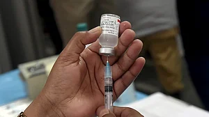 COVID-19 vaccine protects people of all body weights: Lancet study