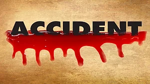 5 killed, 22 injured as truck rams into bus in UP