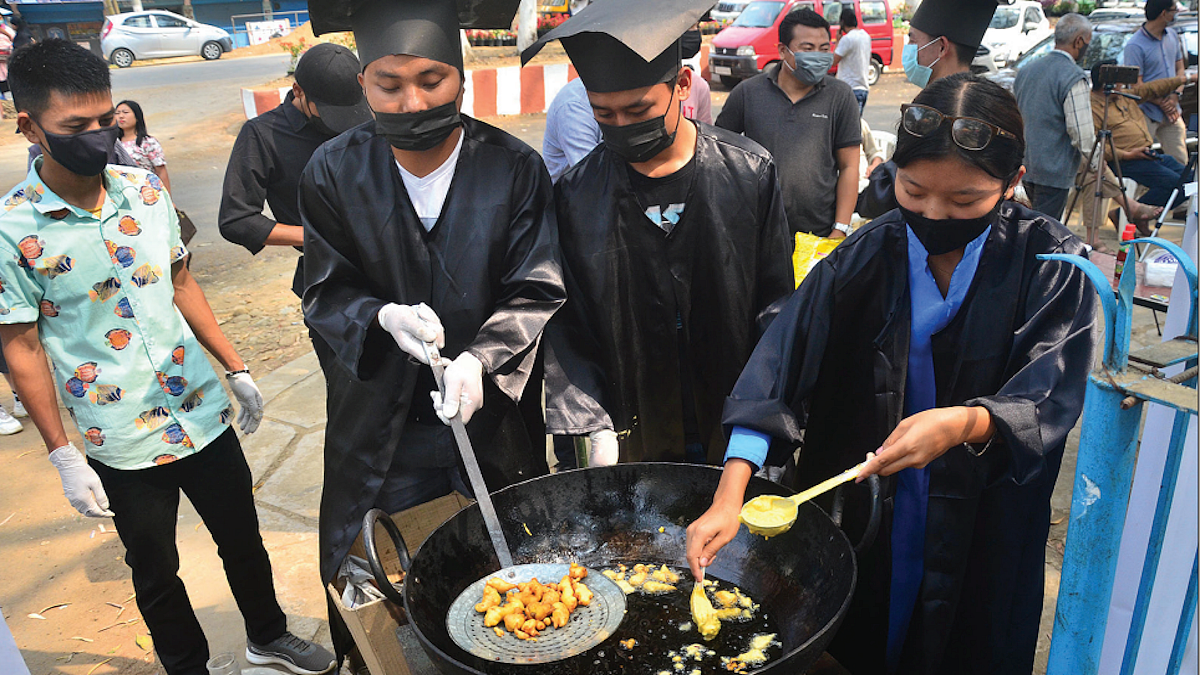 How hard is it to sell Pakodas? The unemployed find out it's tough