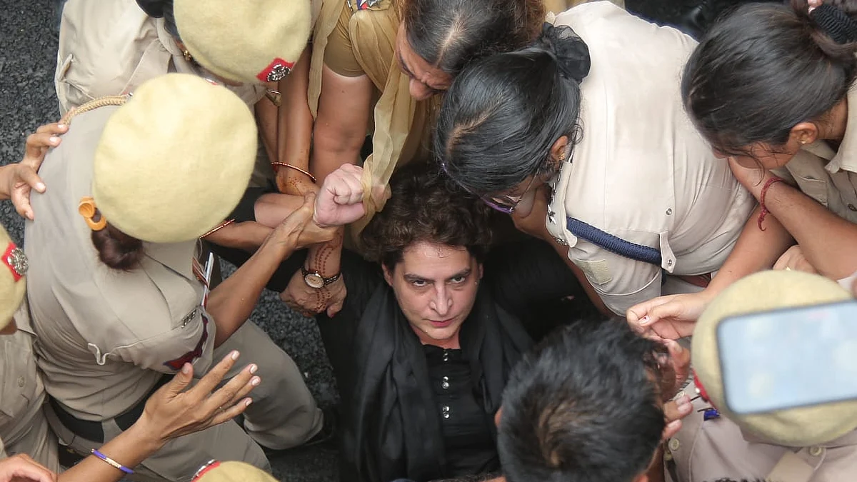 Intense protest outside Congress HQ in Delhi, Priyanka Gandhi sits on dharna, detained by police