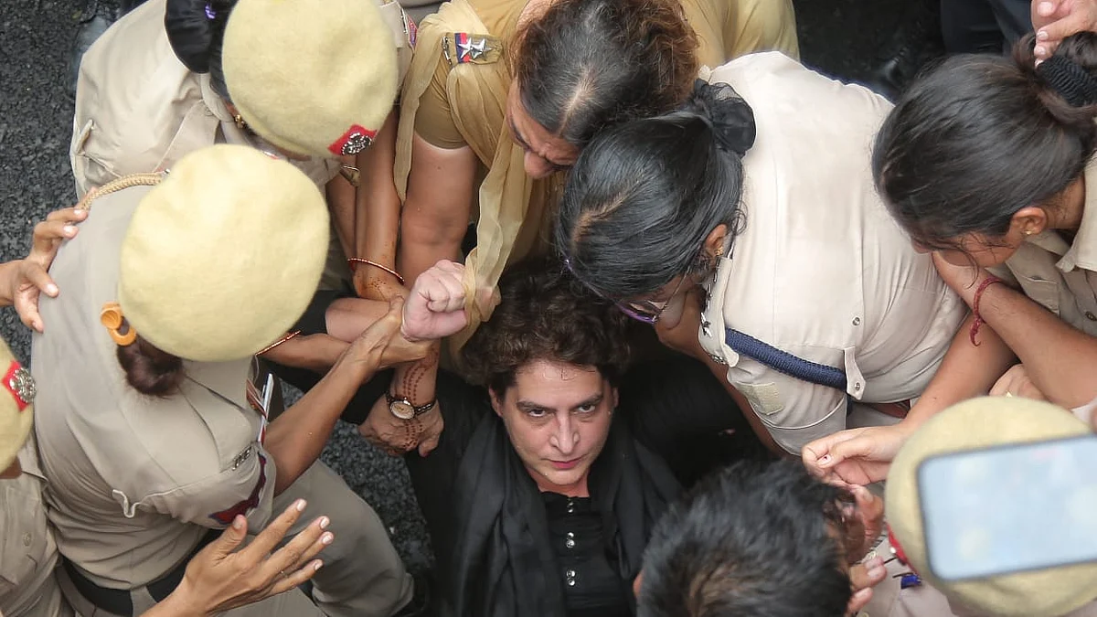 Congress leader Priyanka Gandhi manhandled by Delhi police during the march towards PM's residence against price rise and unemployment, August 5, 2022