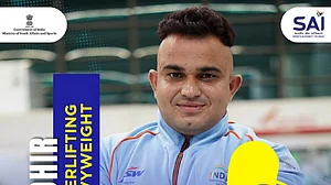 Para-powerlifter Sudhir sets Games record on way to gold in men's heavyweight