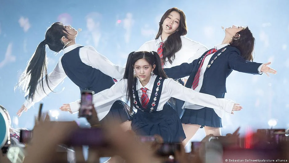 K-pop has undergone ups and downs in its popularity in the past but has always found a way to reinvent itself or evolve, observers say. (photo: DW)