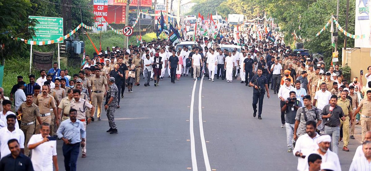 Day 18 of Bharat Jodo Yatra started at 6:40am from Thiroor in Thrissur district. The highlight was ASHA workers walking with 
Rahul Gandhi