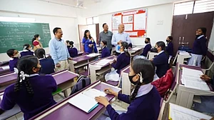 HC notice to Kejriwal govt on PIL regarding Delhi schools