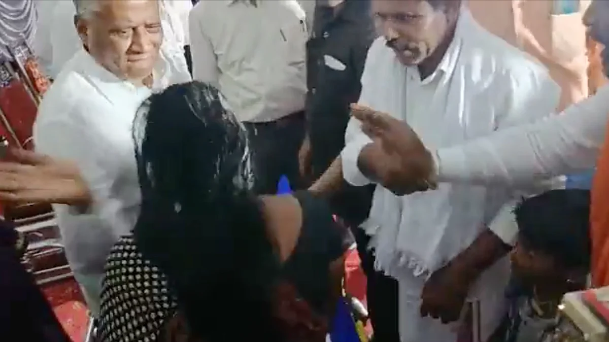 screenshot from video (Twitter/@anusharavi10)