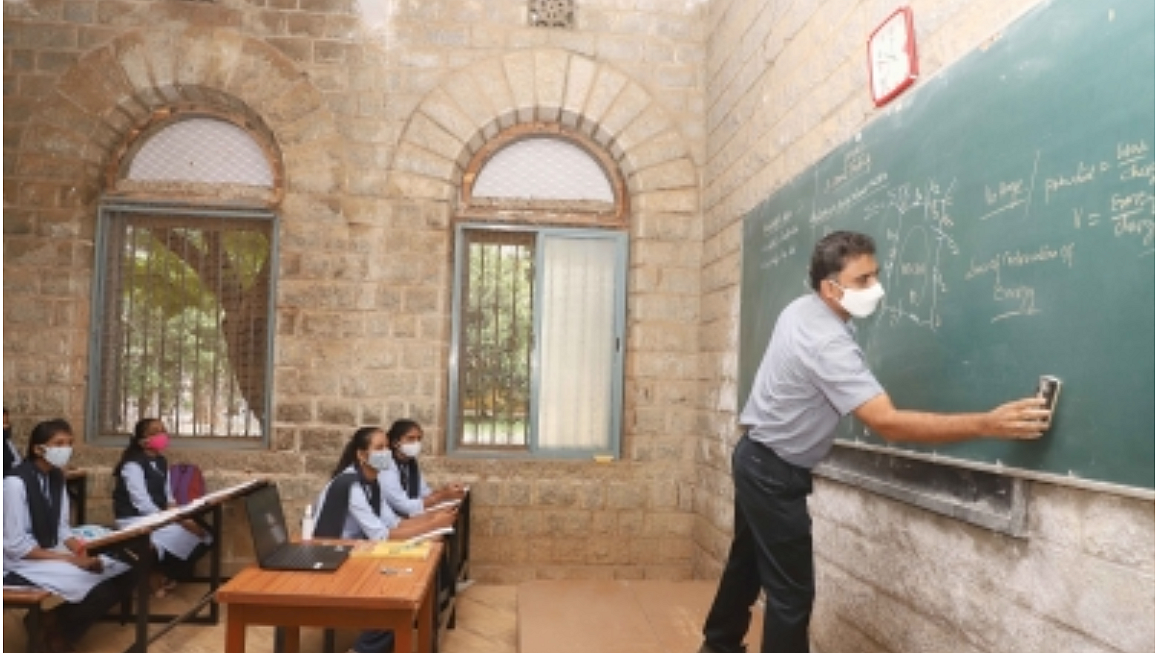 No jeans, T-shirts for teachers in this UP district