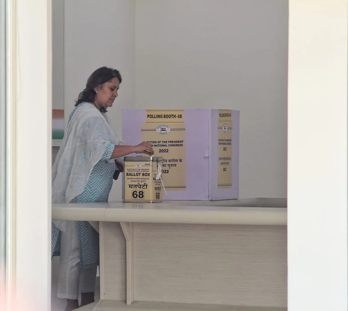 Congress spokesperson Supriya Shrinate casting her vote