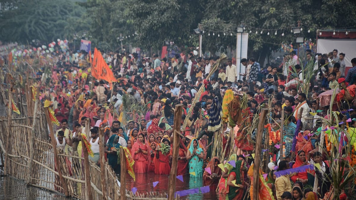 Devotees offer prayers on the occasion of Chhath Puja at Bhalswa Dairy in Delhi. Photo: VIPIN