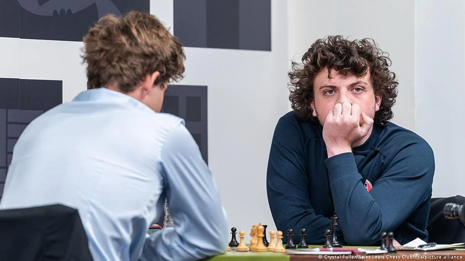 Hans Niemann (right) sues Magnus Carlsen (left) and allies after cheating allegations