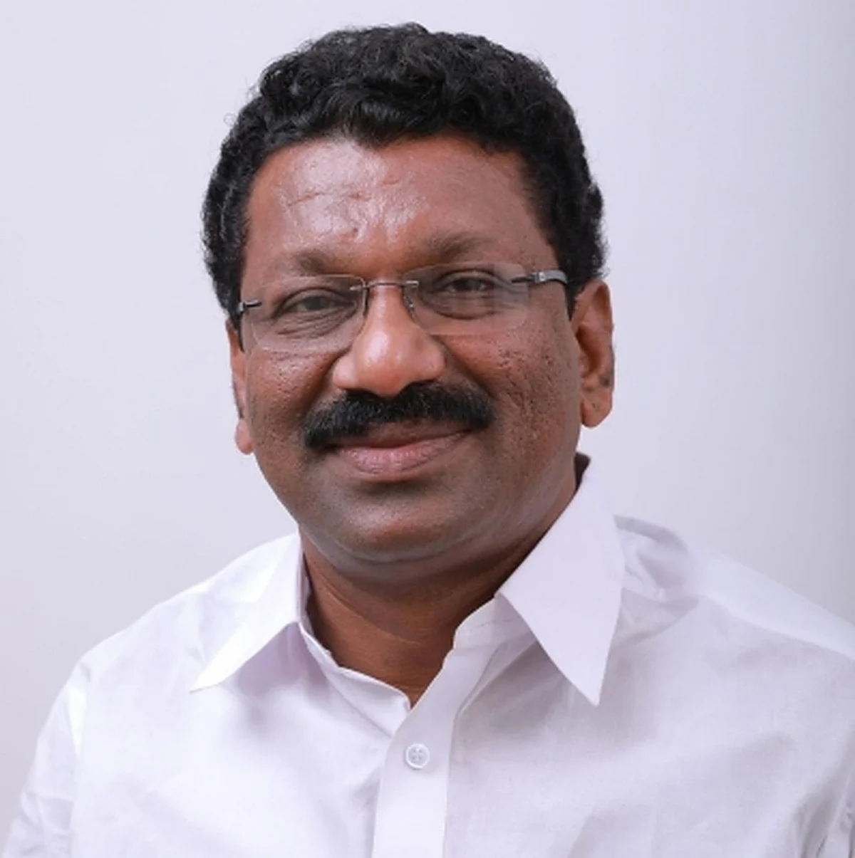 Congress leader Satheeshan Pacheni passes away at 54