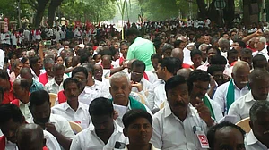 Ahead of the winter session of parliament, farmers take out march to Raj Bhawan across the country